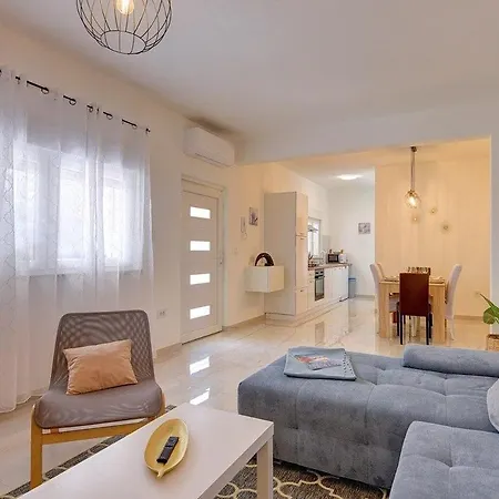 Apartament Vala